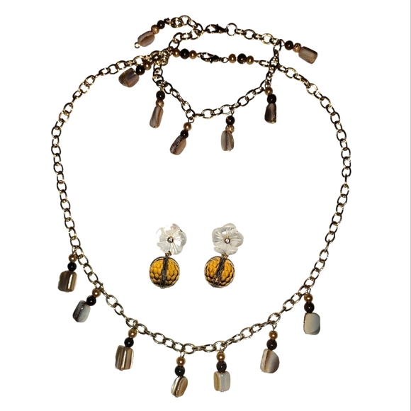 FREE WITH ANY JEWELRY ORDER Gold Necklace Bracelet Earrings Daisy Jewelry Set - Picture 1 of 1